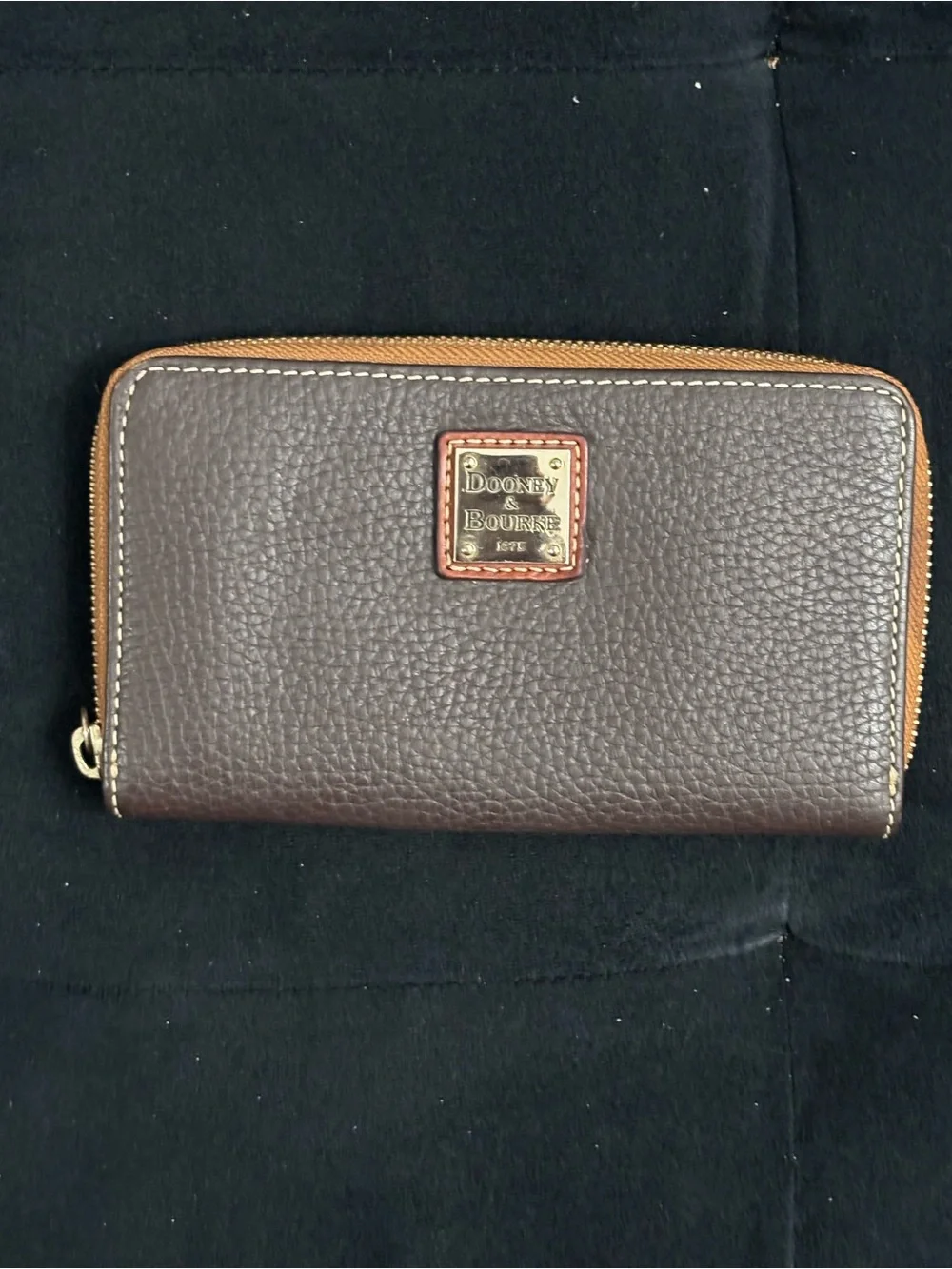 Dooney & Bourke Dark Brown Pebbled Leather Zip Wallet with Tan Trim - Picture 1 of 9